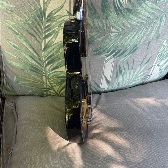 Les Paul Peewee Epiphone Electric Guitar in Black and Yellow - Picture 8 of 12